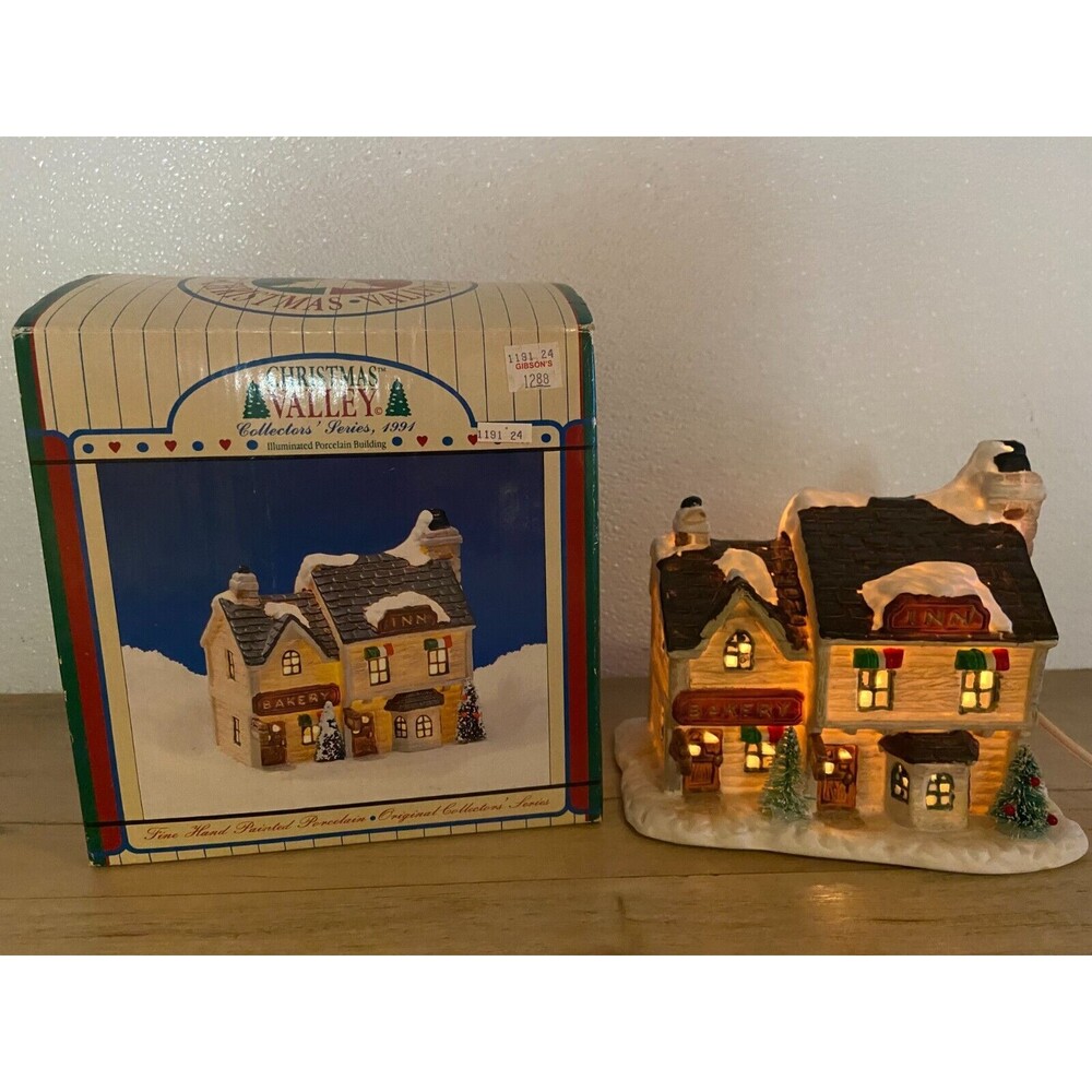 Vtg 1991 Christmas Valley Bakery Inn Illuminated Porcelain Building